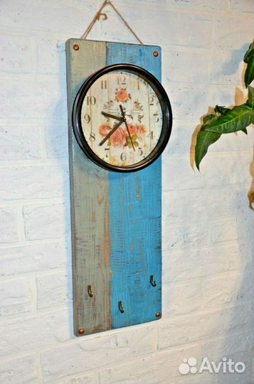 Ключница с часами
