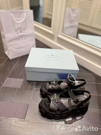 Сандалии Prada