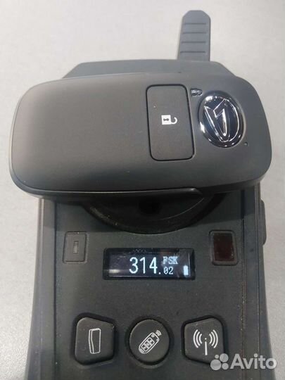 Смарт ключ Toyota Raize 2019+ правруль