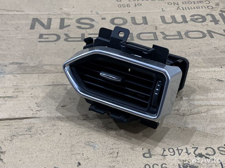 Воздушный дефлектор торпедо Mazda CX-5 KF