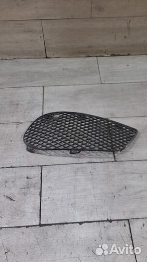 Решетка переднего бампера правая Mercedes C Class