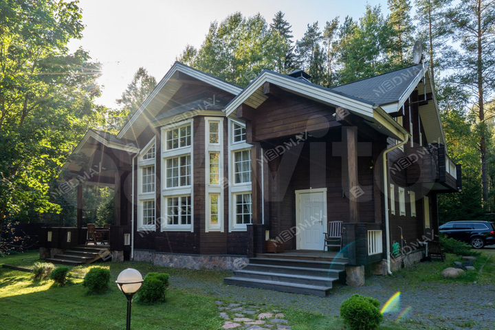 Дом 350 м² на участке 35 сот.