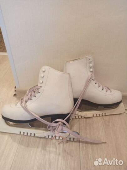 Коньки фигурные женские, 36 размер