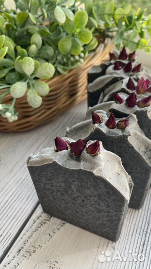 Натуральное мыло с углем и глиной