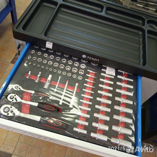 Инструментальные тележки с ложементами и без