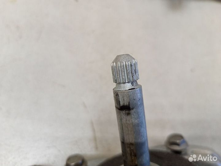 Стеклоподъемник механический задний левый