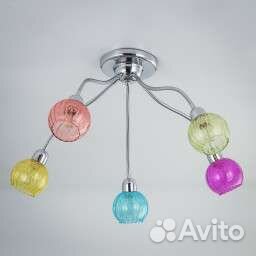 Люстра с разноцветными плафонами