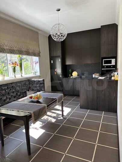 Дом 250 м² на участке 9 сот.