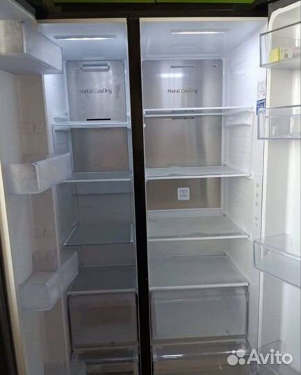 Холодильник Samsung