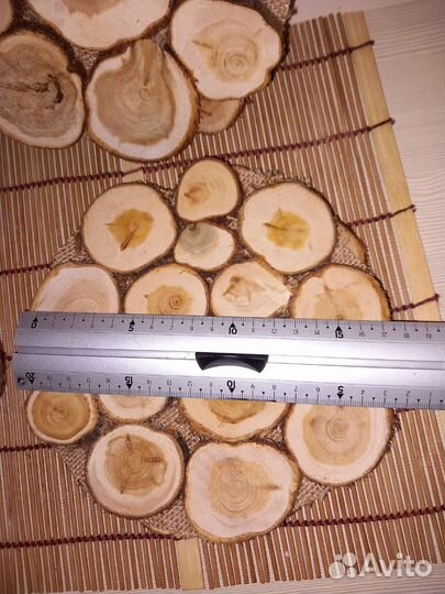 Подставка под горячее из можжевельника