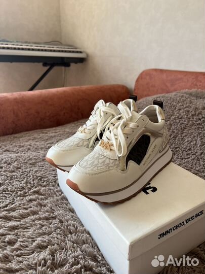 Кроссовки женские 37 кожаные