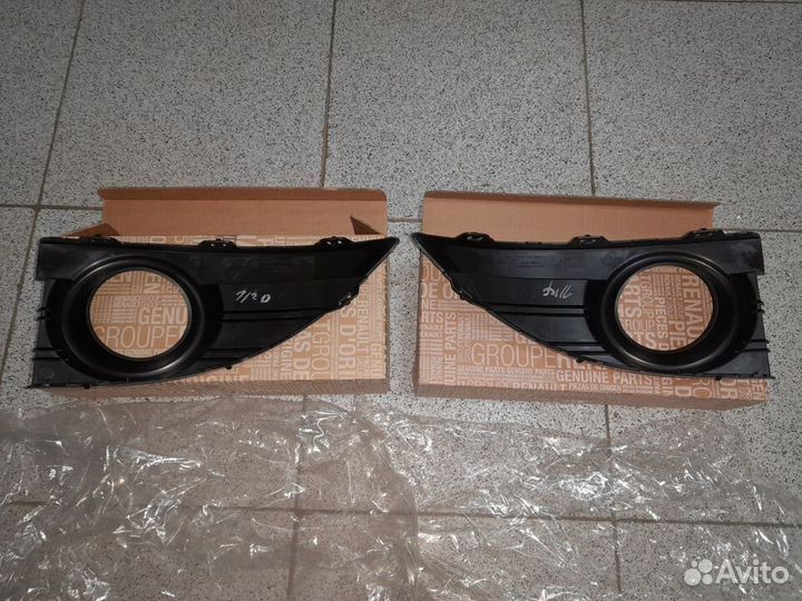 Renault Fluence Рамки противотуманных фар Новые