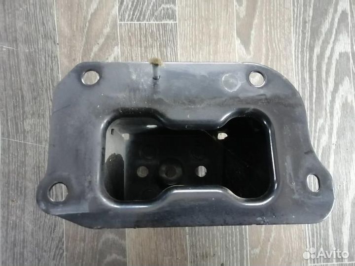 Кронштейн усилителя пер. бампера левый Теана J32