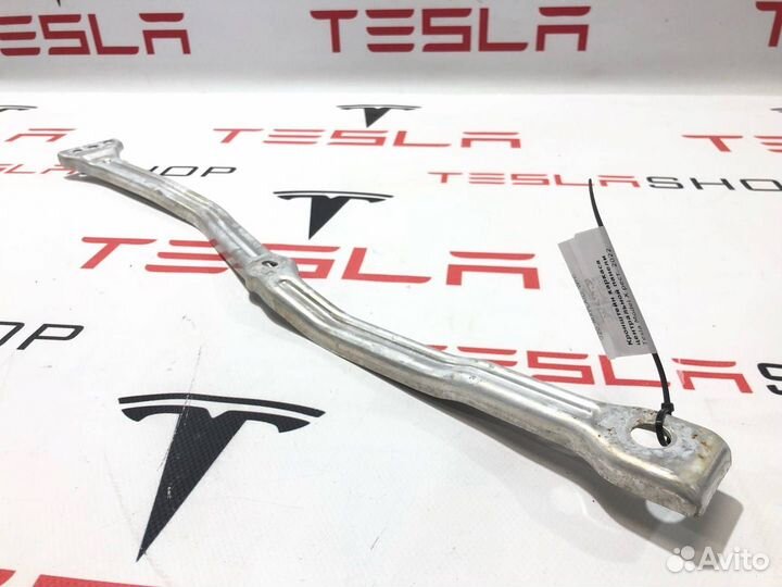 Кронштейн каркаса центральной панели Tesla Model X