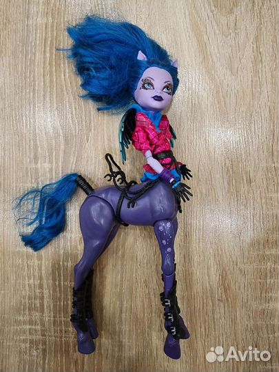 Кукла Монстер Хай Авеа Троттер