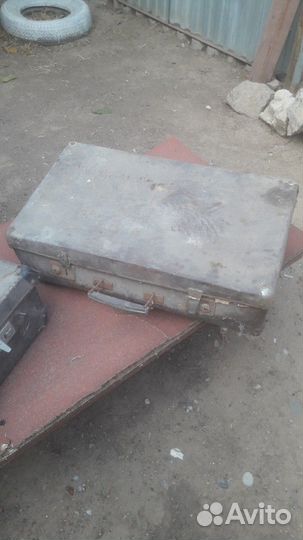 Продаю два чемодана под реставрацию