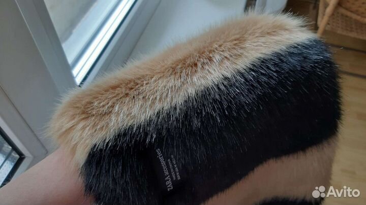 Снуд Zara, шапки H&M, гетры