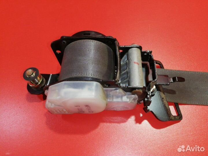 Ремень безопасности передний правый Toyota Hilux
