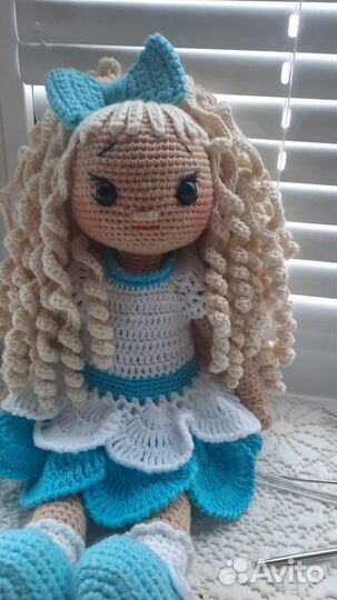 Вязаная кукла ручной работы