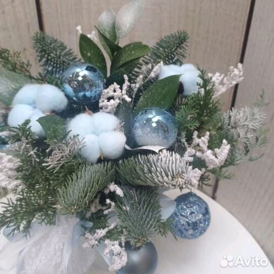 Новогодняя композиция с нобилисом и хлопком