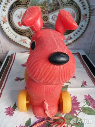 Собачка-каталка.Пластмасса.1980г.СССР