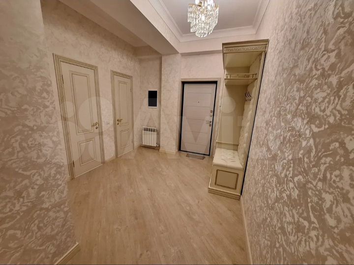 2-к. квартира, 80 м², 10/12 эт.