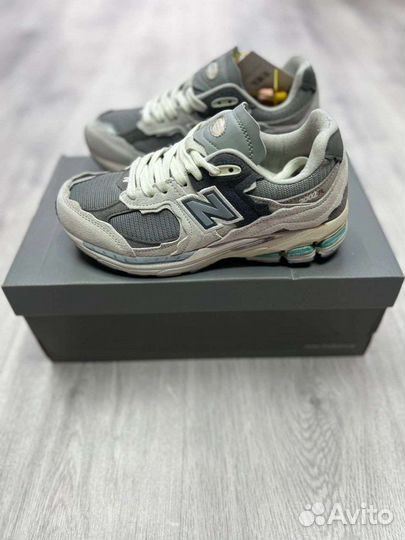 Кроссовки New Balance 2002R LUX