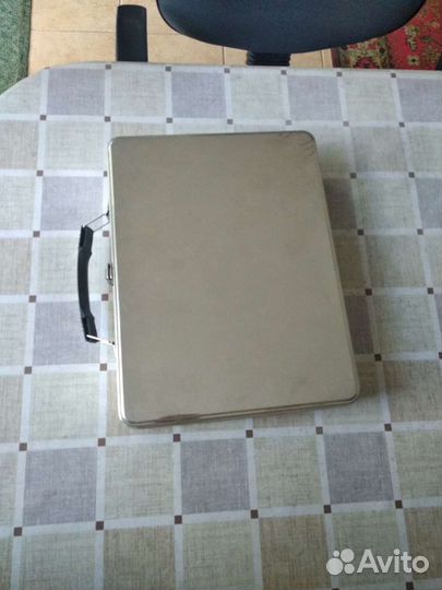 Коробка-чемоданчик