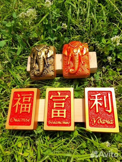 Китайские символы и индийский слон