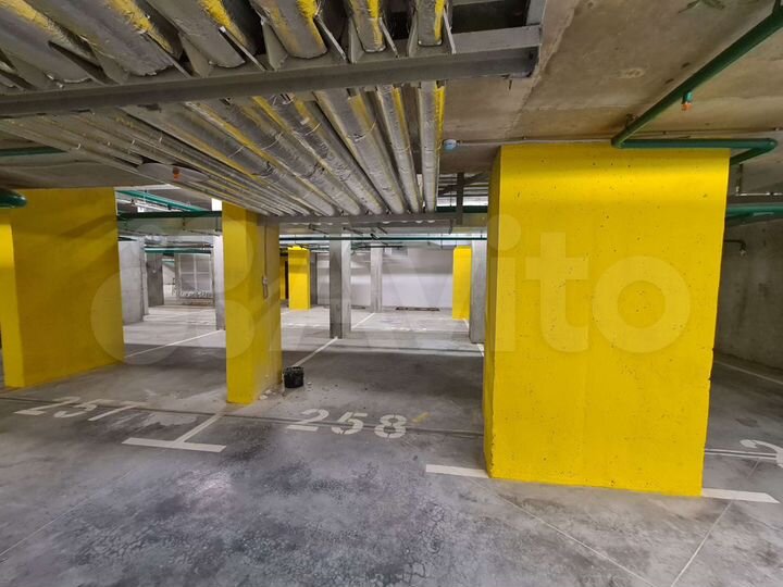 Машиноместо, > 30 м²