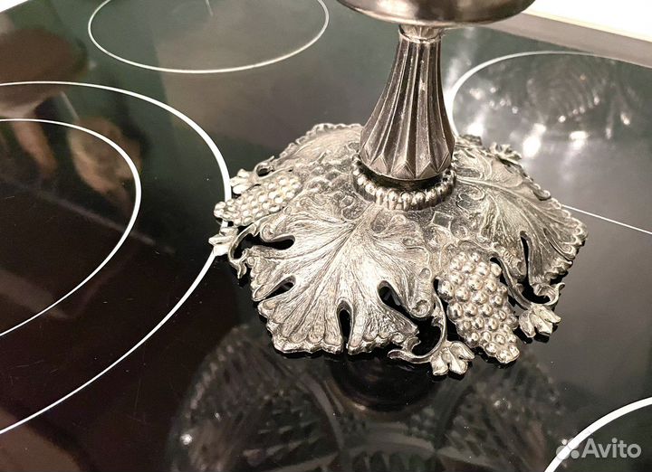 Ваза для фруктов на ножке