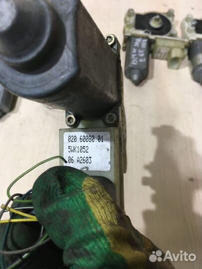 Моторчик стеклоподъемника задний BMW 7 Е65