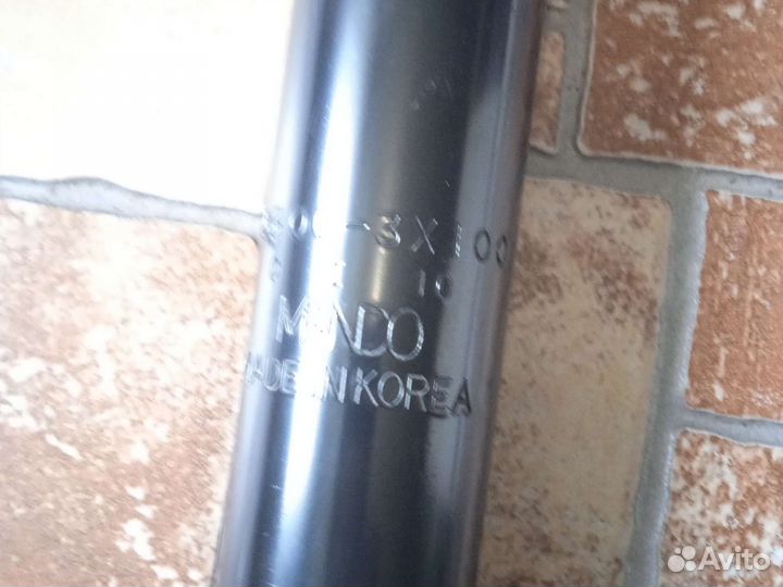 Амортизатор задний mando 55300-3X100