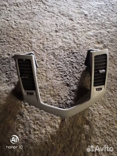 Центральная консоль Chevrolet Cruze J300 F16D3