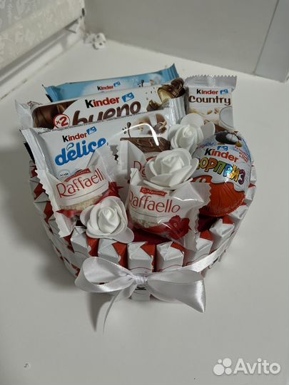 Сладкий подарок, торт из конфет