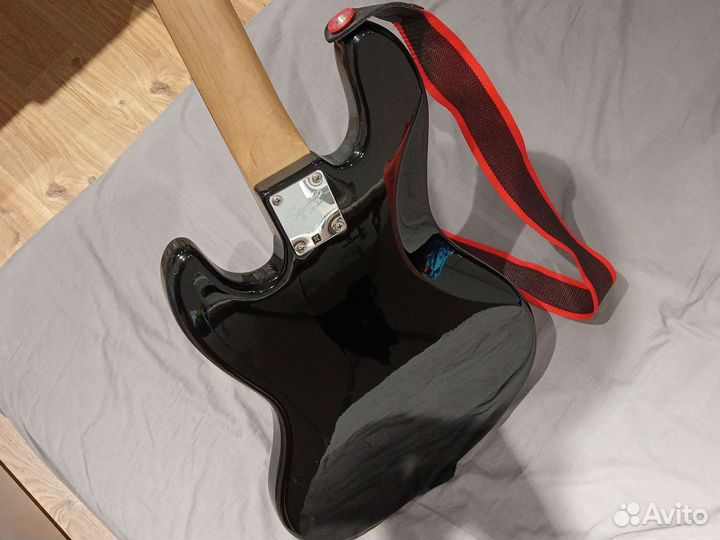 Бас гитара Squier Jazz Bass
