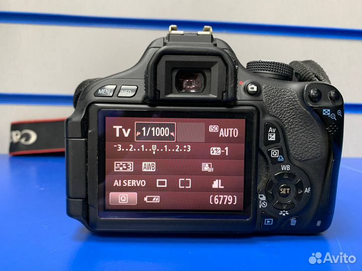 Зеркальный фотоаппарат canon 600d + EFS 18-135MM