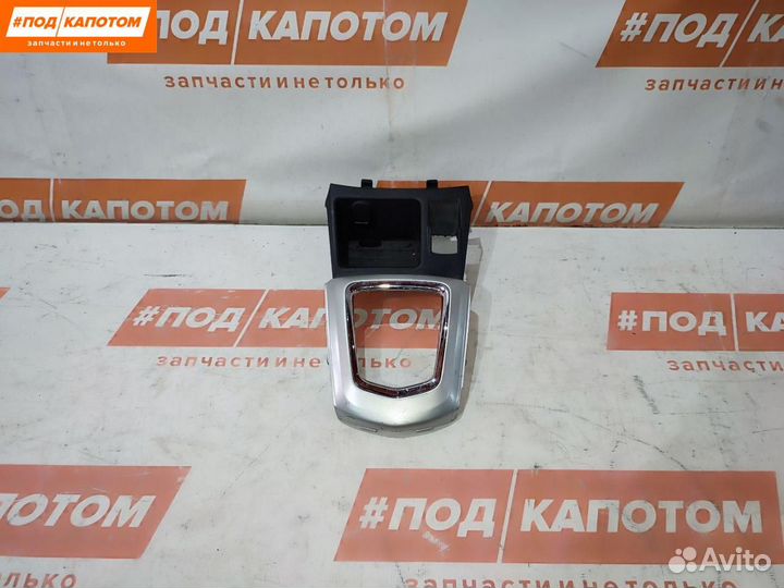 Декоративная накладка центральной консоли Nissan 2