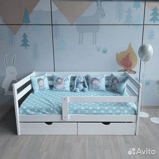 Кроватка детская софа из массива с бортиком