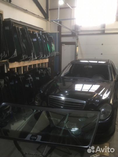 Стекло лобовое на Mercedes w211