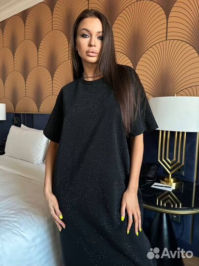 Длинное чёрное платье Balenciaga со стразами