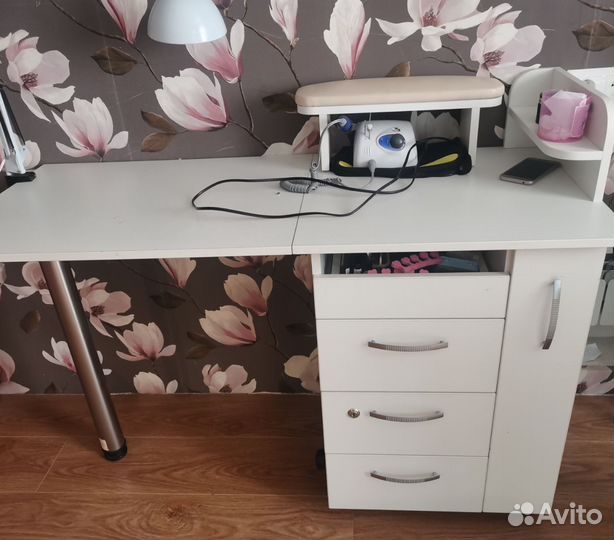 Маникюрный стол складной