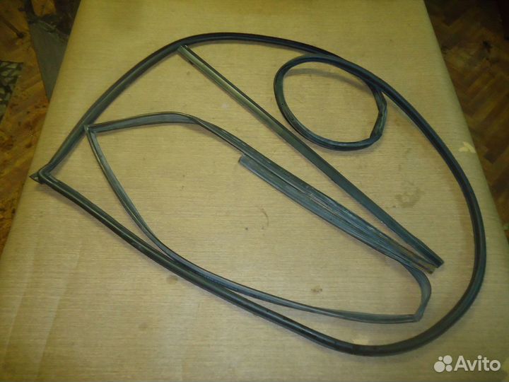 Уплотнитель левой двери Chery Fora (A21)