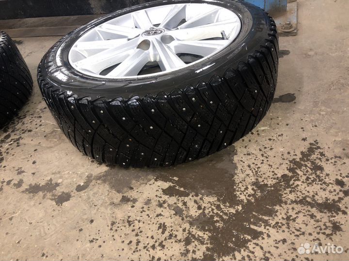 Goodyear Ultragrip Ice Arctic 215/55 R17 94T