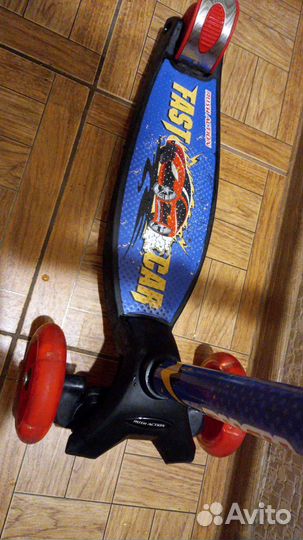 Самокат трехколесный