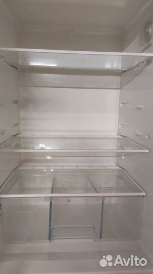 Холодильник двухкамерный