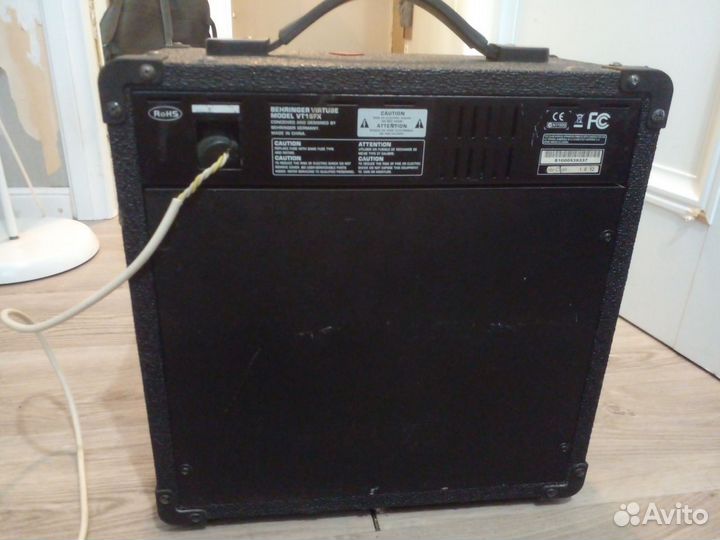 Гитарный комбоусилитель behringer VT15FX virtube