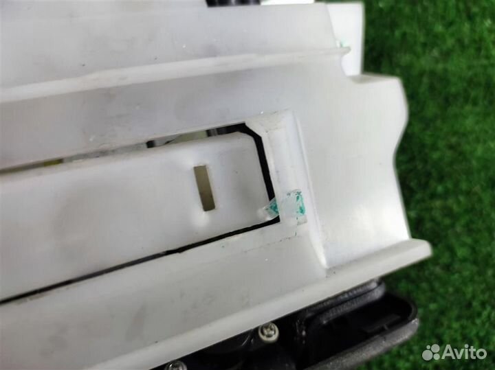 Замок крышки багажника Lexus RX400H 2007