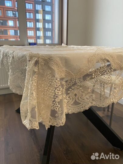 Скатерть с кружевами