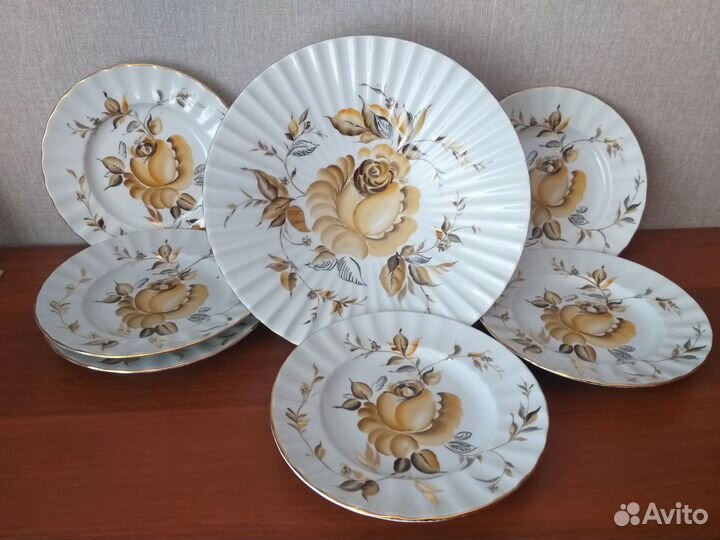 Тортница и тарелки лфз